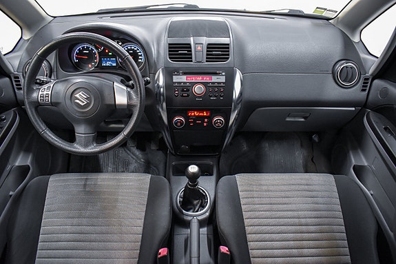 Suzuki SX4 2 of 5