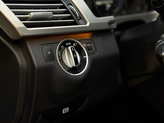 Mercedes-Benz E200 16 of 25