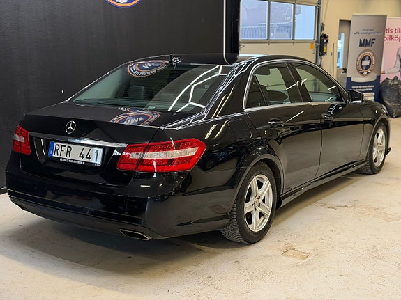 Mercedes-Benz E200 23 of 25