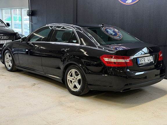 Mercedes-Benz E200 22 of 25