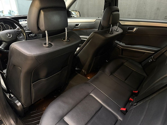 Mercedes-Benz E200 19 of 25