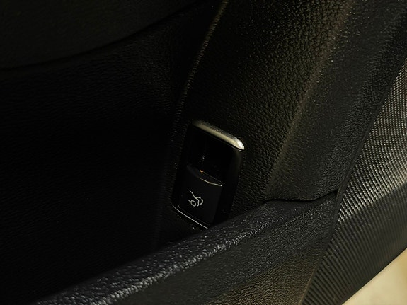 Mercedes-Benz E200 17 of 25