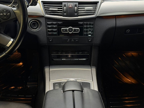 Mercedes-Benz E200 12 of 25