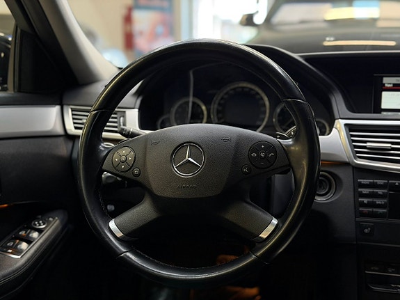 Mercedes-Benz E200 9 of 25