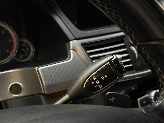 Mercedes-Benz E200 13 of 25