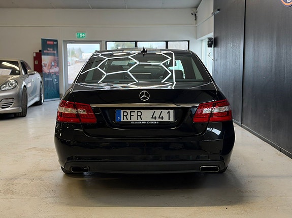 Mercedes-Benz E200 24 of 25