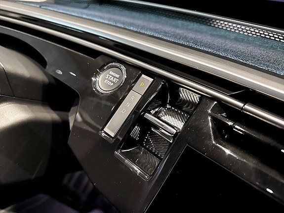 Peugeot e-3008 10 of 15