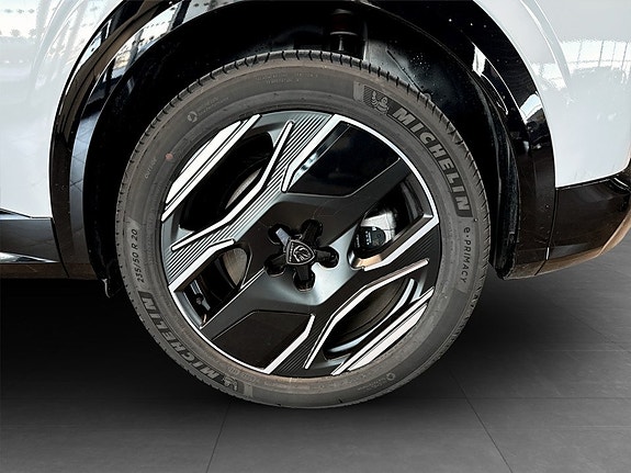 Peugeot e-3008 14 of 15