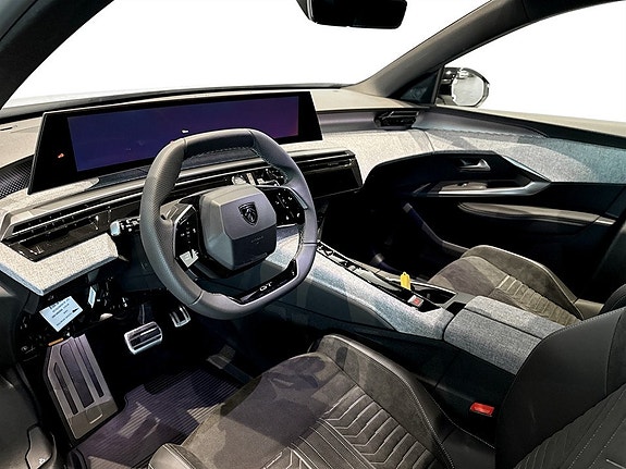 Peugeot e-3008 4 of 5