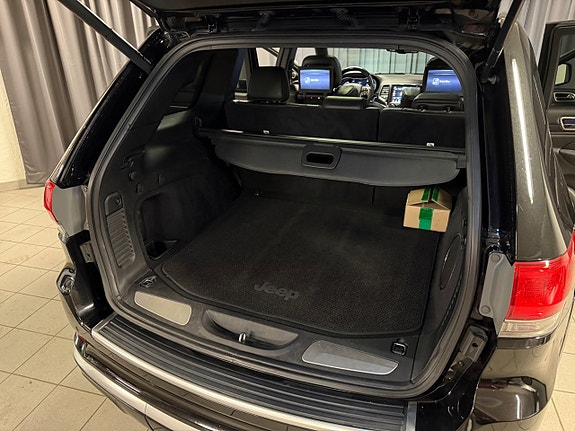 Jeep Grand Cherokee 22 of 30