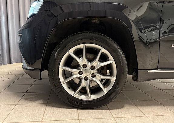 Jeep Grand Cherokee 27 of 30