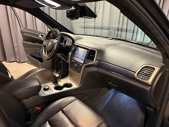 Jeep Grand Cherokee 25 of 30