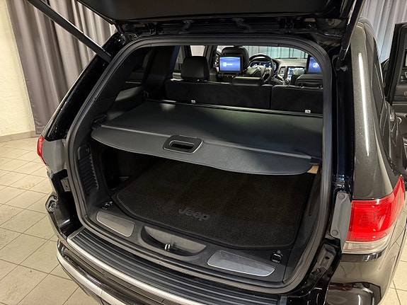 Jeep Grand Cherokee 21 of 30