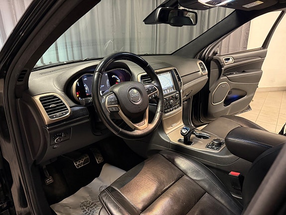 Jeep Grand Cherokee 9 of 30