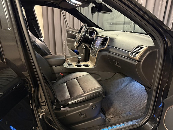 Jeep Grand Cherokee 24 of 30