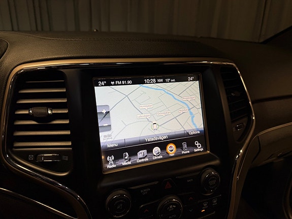 Jeep Grand Cherokee 13 of 30