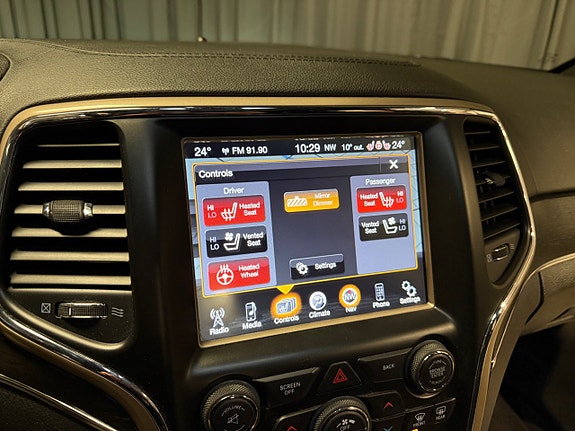 Jeep Grand Cherokee 14 of 30