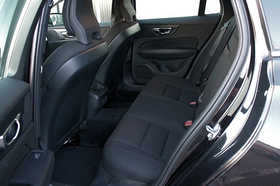 Volvo V60 26 of 30