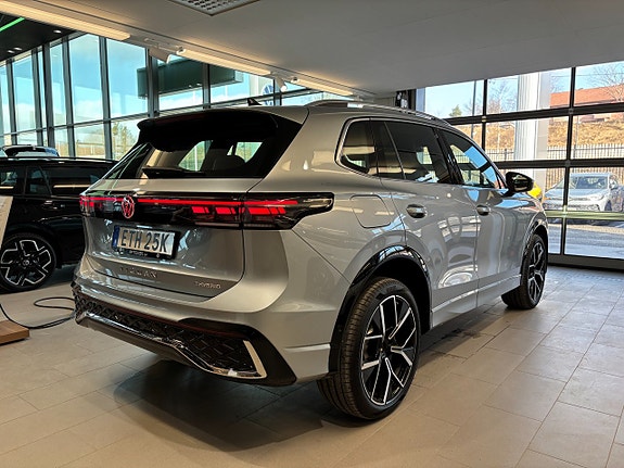 Volkswagen Tiguan 4 of 5