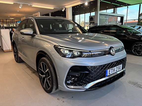 Volkswagen Tiguan 3 of 5