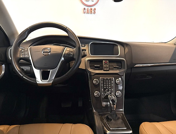 Volvo V40 Cross Country 13 of 18