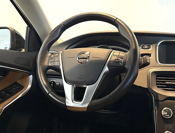 Volvo V40 Cross Country 14 of 18