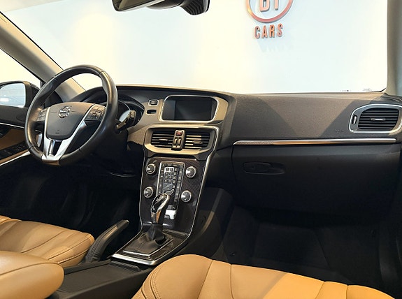 Volvo V40 Cross Country 12 of 18