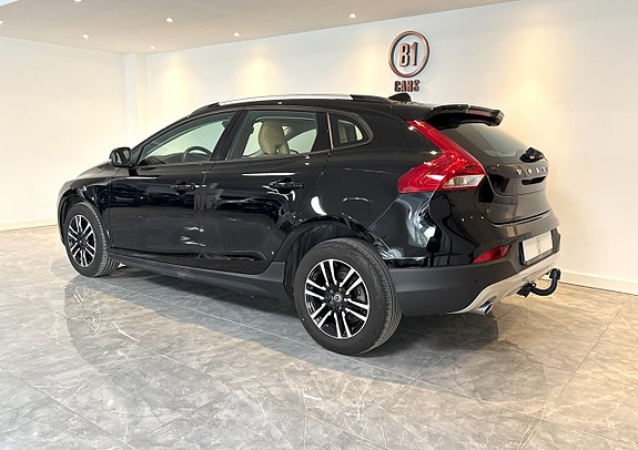 Volvo V40 Cross Country 3 of 5