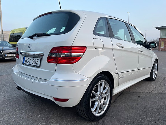 Mercedes-Benz B180 5 of 5