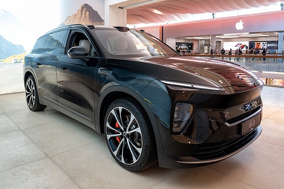 NIO EL8 3 of 28