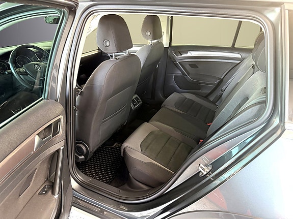 Volkswagen Golf Alltrack 10 of 18