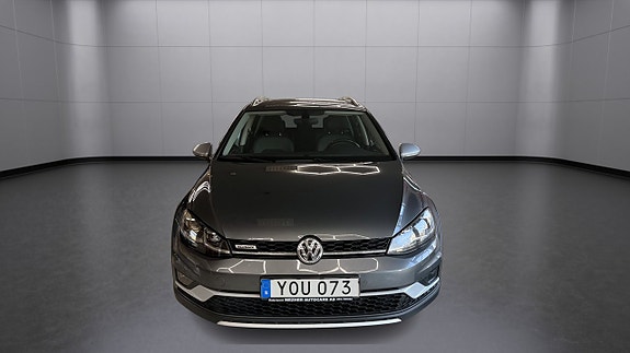Volkswagen Golf Alltrack 2 of 18