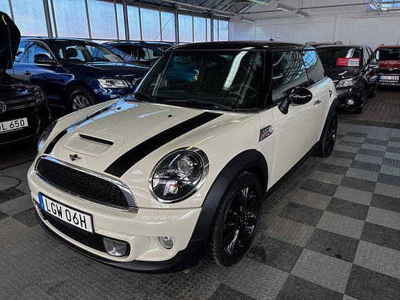 MINI Cooper SD 3 of 5