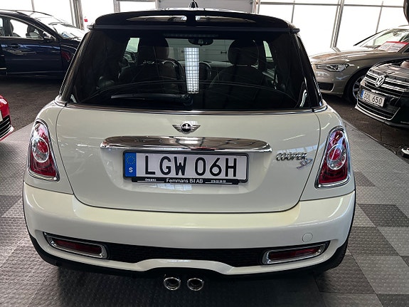 MINI Cooper SD 8 of 18