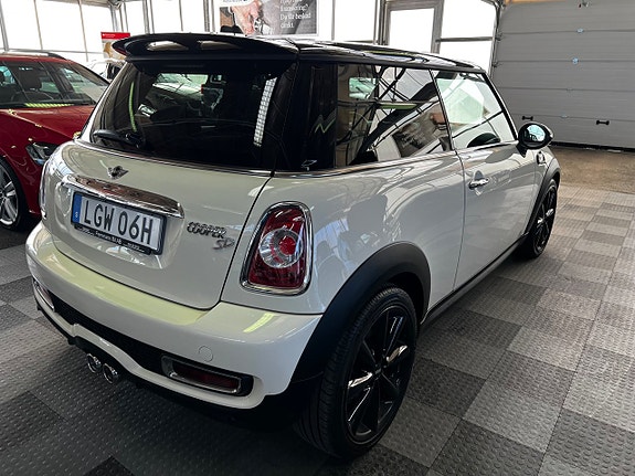 MINI Cooper SD 4 of 5