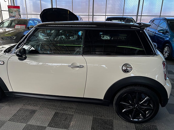 MINI Cooper SD 7 of 18