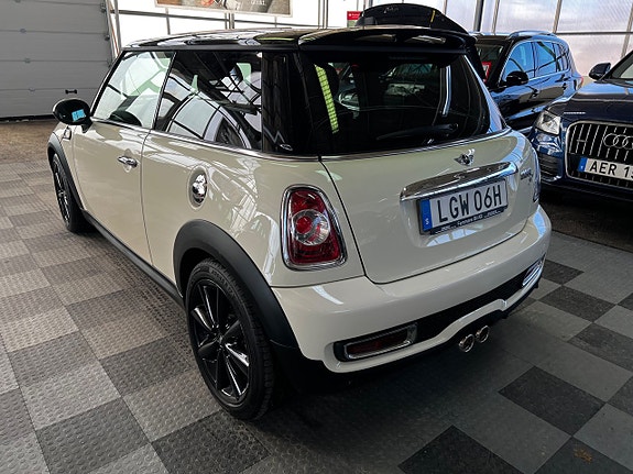 MINI Cooper SD 2 of 5