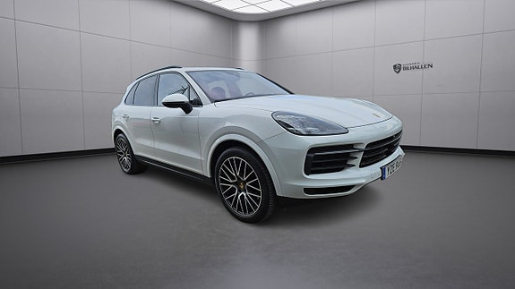 Porsche Cayenne S 3 of 5