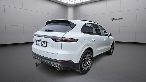 Porsche Cayenne S 5 of 5