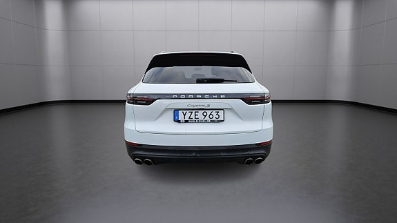 Porsche Cayenne S 6 of 30