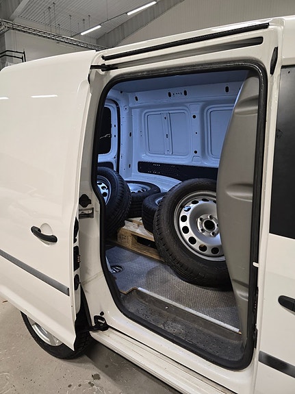 Volkswagen Caddy 17 of 19