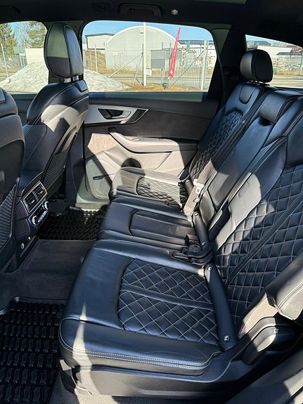 Audi SQ7 18 of 23