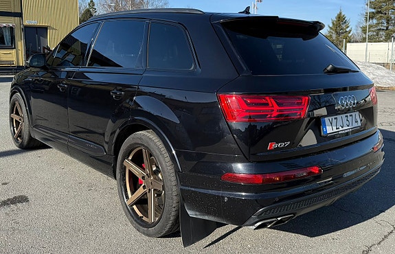 Audi SQ7 4 of 5