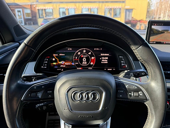 Audi SQ7 9 of 23