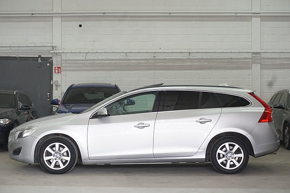 Volvo V60 2 of 26