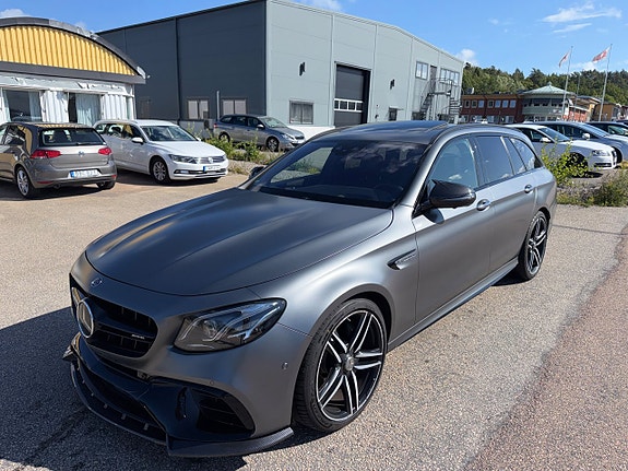 Mercedes-Benz E63 23 of 25