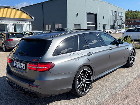 Mercedes-Benz E63 19 of 25