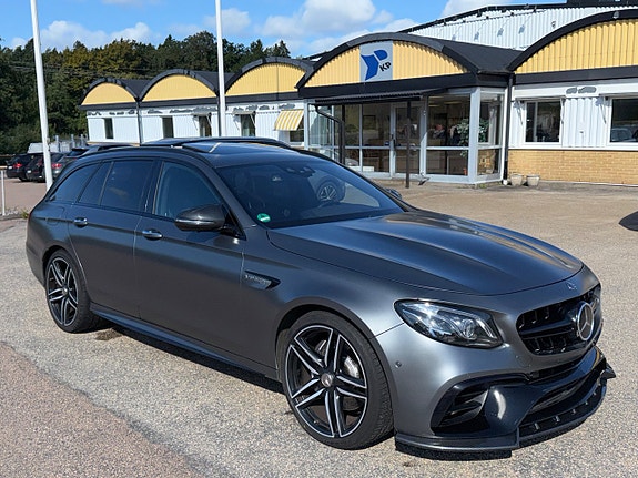 Mercedes-Benz E63 17 of 25