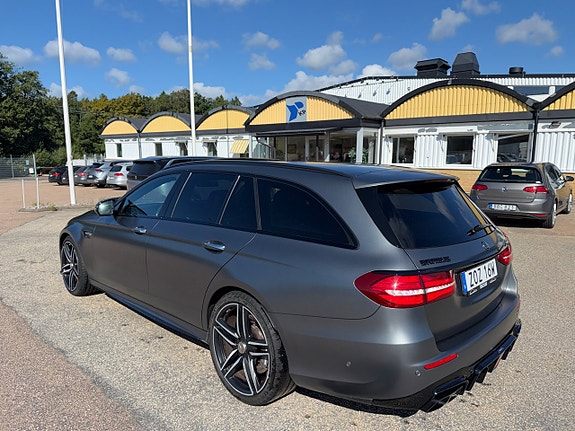 Mercedes-Benz E63 21 of 25