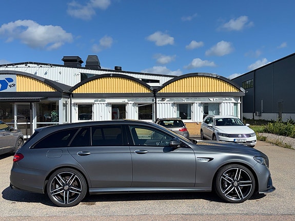 Mercedes-Benz E63 18 of 25